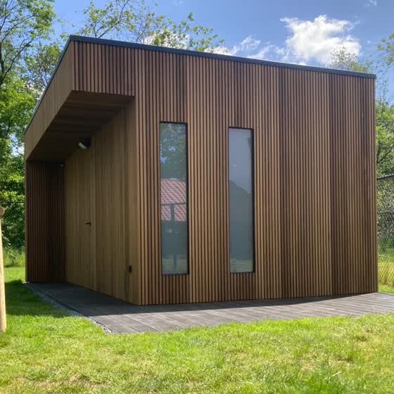 Poolhouse in houten latten — JV Schrijnwerk